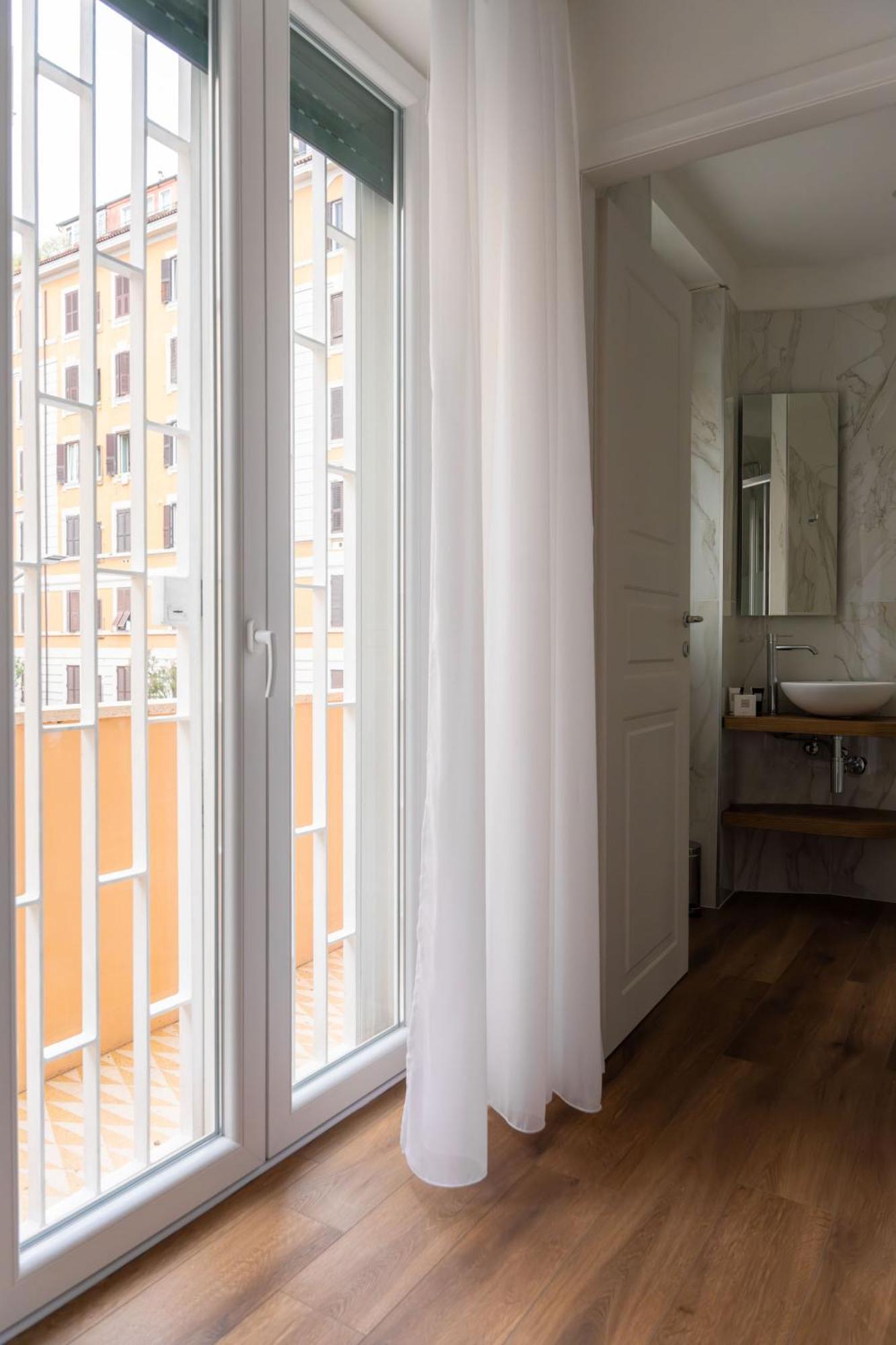 Con 2 E 2 Bagni -san Giovanni- Appartamento *